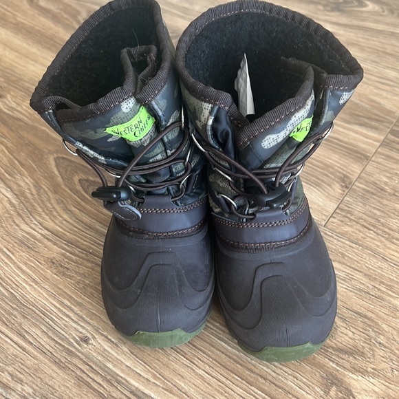 Worn for 5 days because we live in Florida:) - Picture 2 of 4